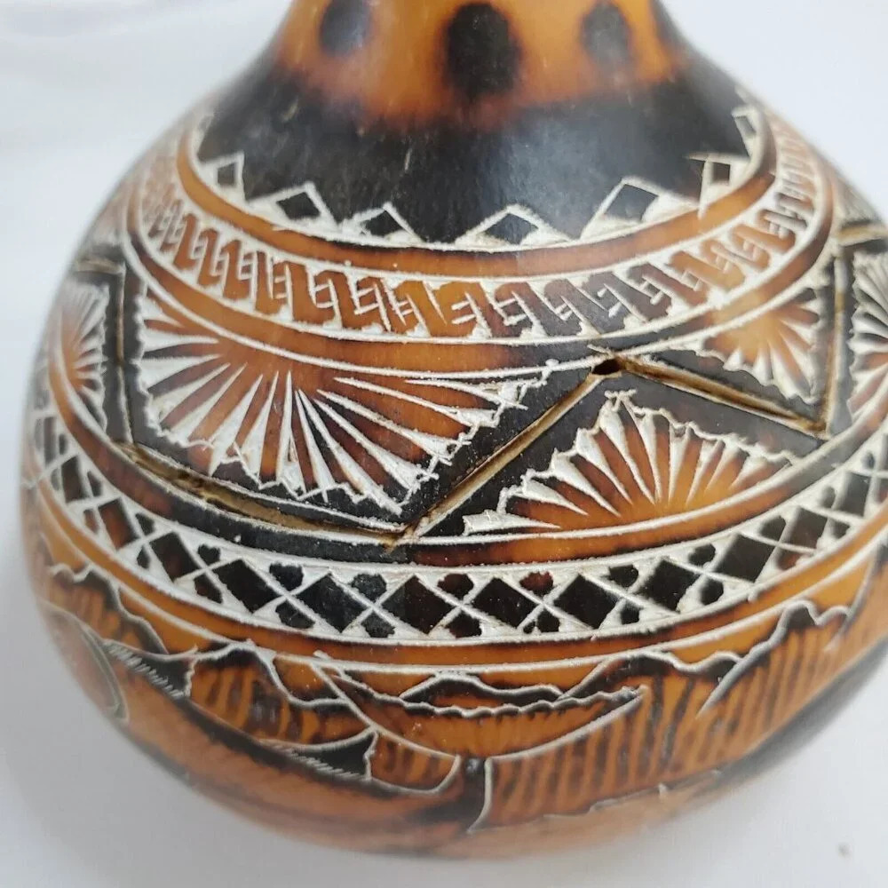 VTG Peruvian Folk Art Hand Carved Gourd w/Lid Trinket Box Whales Fish Sea Life - Picture 13 of 16